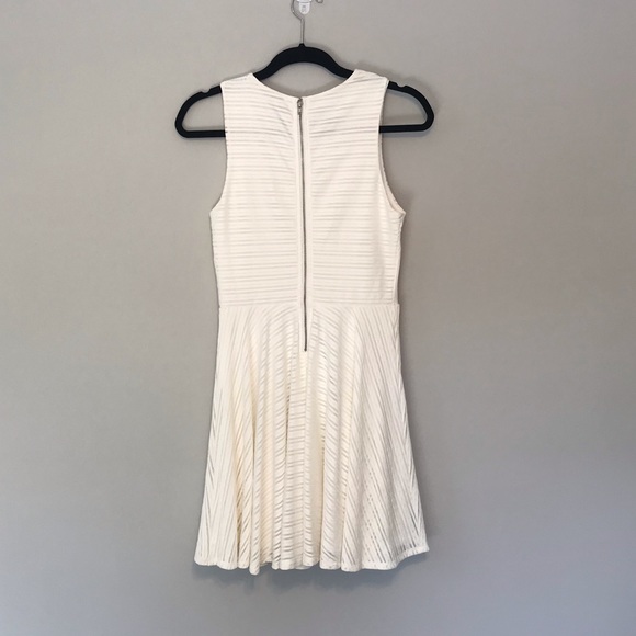 White dress - Picture 3 of 4